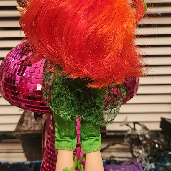 DC Superhero Girls Poison Ivy action doll - Picture 5 of 6